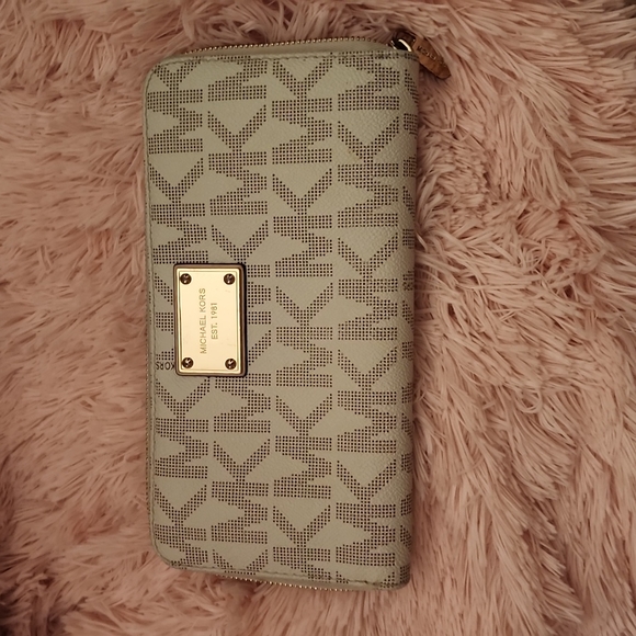 MICHAEL Michael Kors Handbags - Authentic Extra Large Michael Kors Wallet